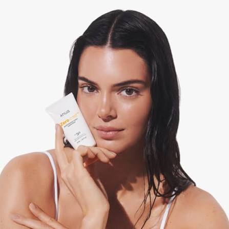 Zero-cast moisturizing finish sunscreen